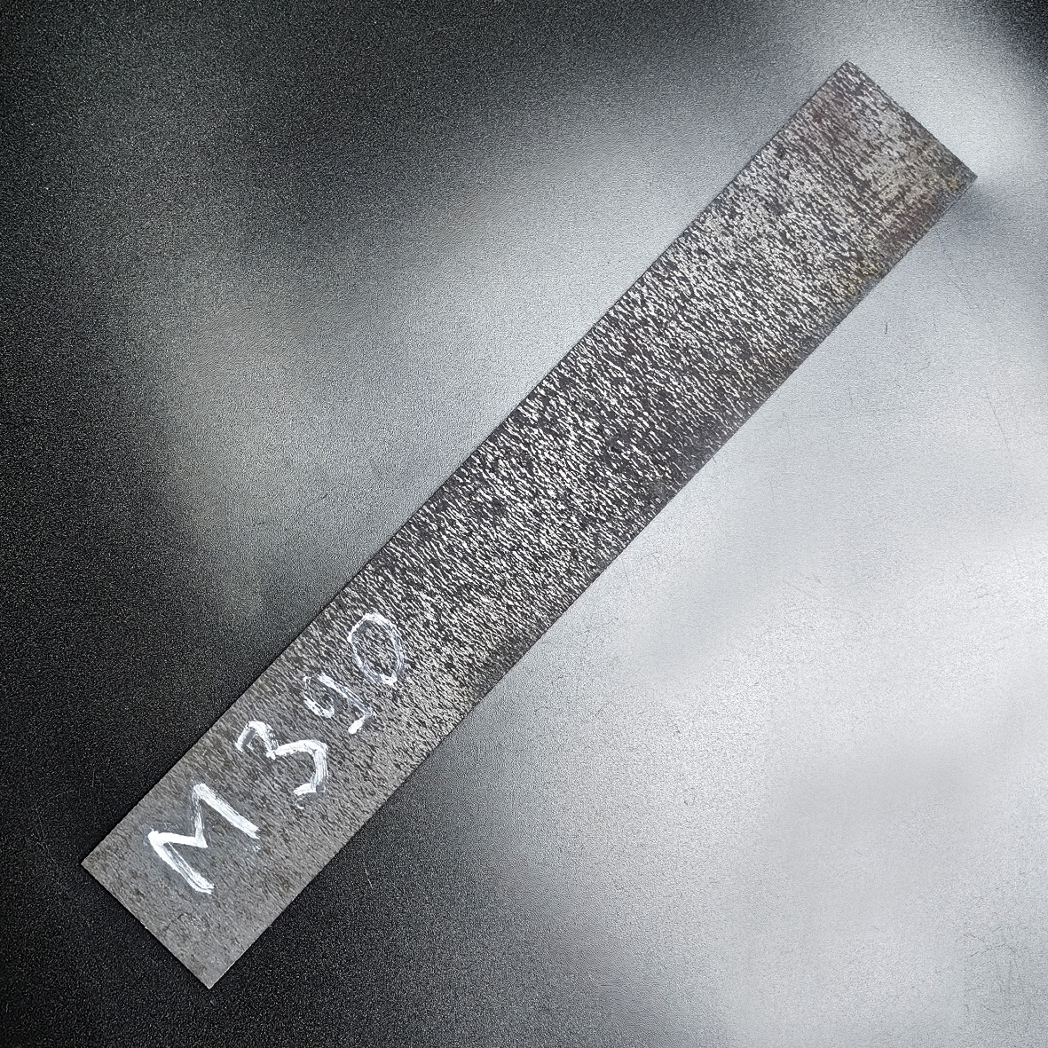 Заготовка для ножа из стали М-390 размеры: 200х40х4,3 мм